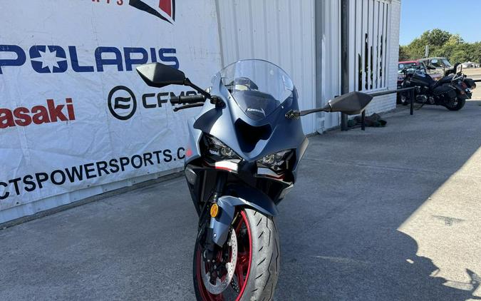 2027 Kawasaki Ninja® ZX™-6R Base