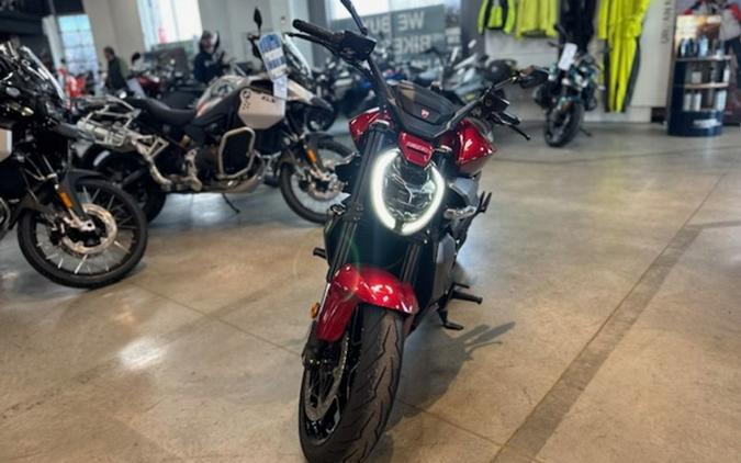 2026 Ducati D: X Diavel V4