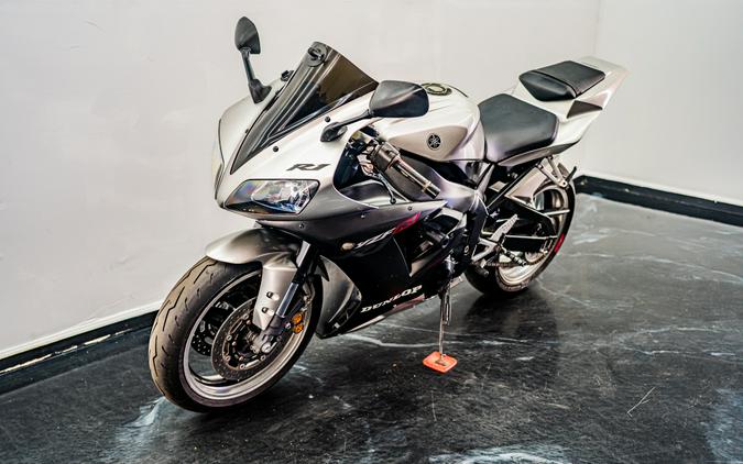 2002 Yamaha Motor Corp., USA YZF-R1