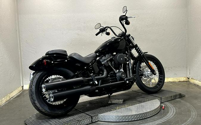 2018 Harley-Davidson® Street Bob® Vivid Black