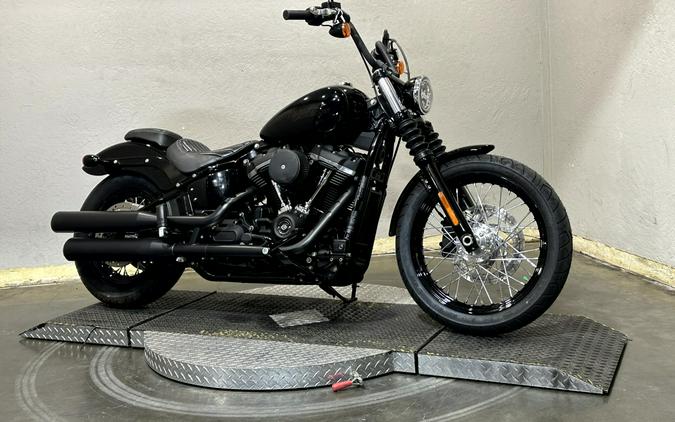 2018 Harley-Davidson® Street Bob® Vivid Black