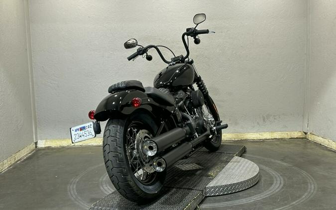 2018 Harley-Davidson® Street Bob® Vivid Black