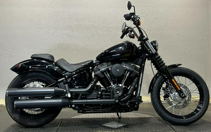 2018 Harley-Davidson® Street Bob® Vivid Black