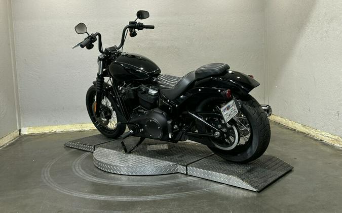 2018 Harley-Davidson® Street Bob® Vivid Black