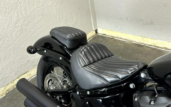 2018 Harley-Davidson® Street Bob® Vivid Black