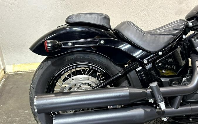 2018 Harley-Davidson® Street Bob® Vivid Black