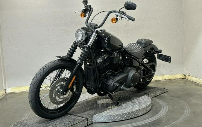 2018 Harley-Davidson® Street Bob® Vivid Black
