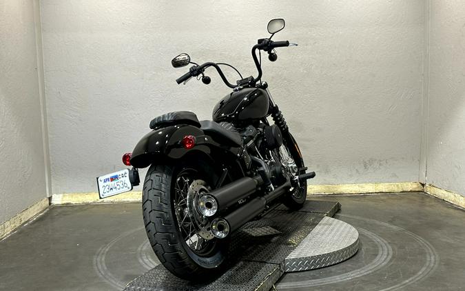 2018 Harley-Davidson® Street Bob® Vivid Black