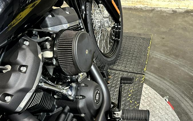 2018 Harley-Davidson® Street Bob® Vivid Black