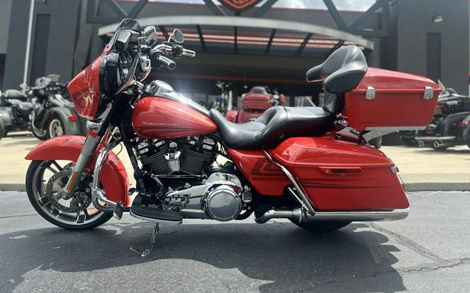 FLHXS 2017 Street Glide® Special