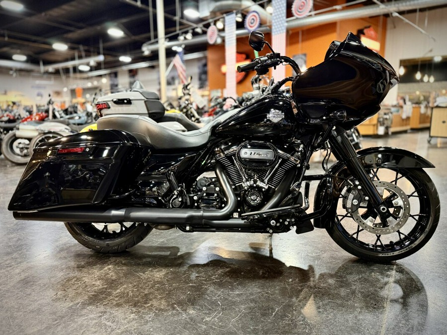2021 Harley-Davidson® Road Glide® Special Vivid Black - Black Finish
