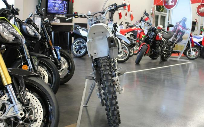 2027 Kawasaki KLX® 140R F