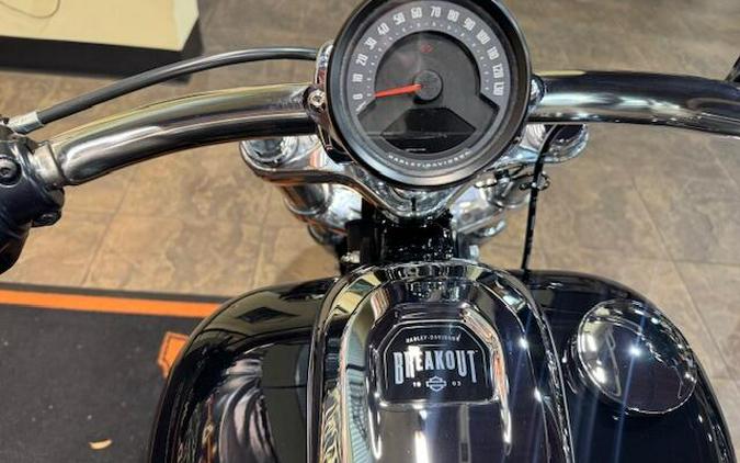 2026 Harley-Davidson® Breakout® VIVID BLACK