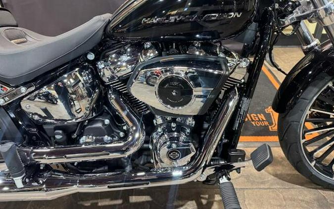 2026 Harley-Davidson® Breakout® VIVID BLACK