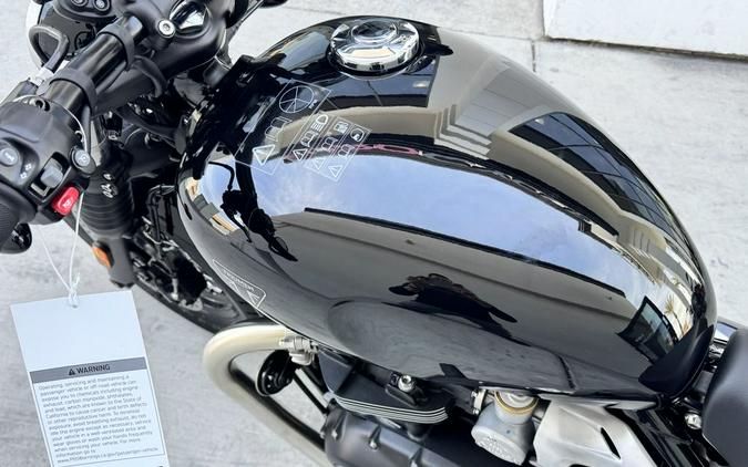 2026 Triumph Bonneville Bobber Jet black