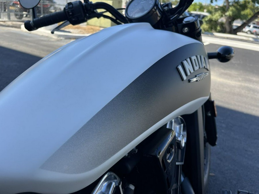 2019 Indian Motorcycle® Scout® Bobber ABS White Smoke