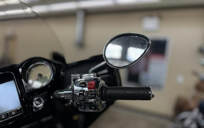 2017 Indian Motorcycle® Chieftain® Limited Thunder Black