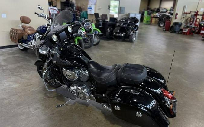 2017 Indian Motorcycle® Chieftain® Limited Thunder Black