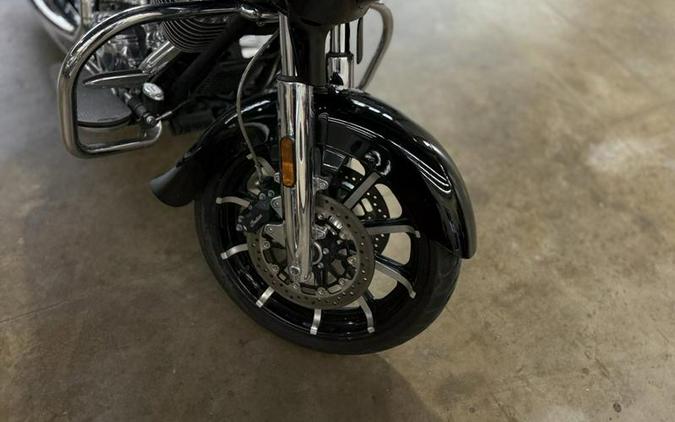 2017 Indian Motorcycle® Chieftain® Limited Thunder Black