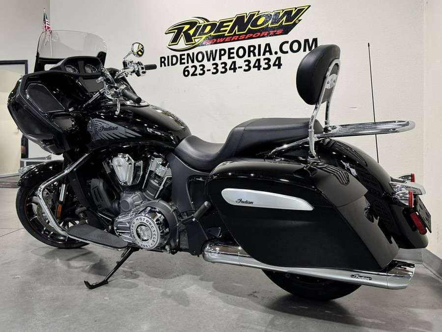 2022 Indian Motorcycle® Challenger® Limited Black Metallic