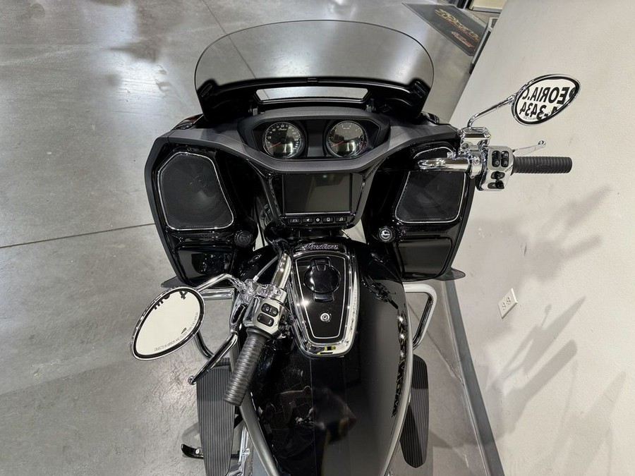 2022 Indian Motorcycle® Challenger® Limited Black Metallic