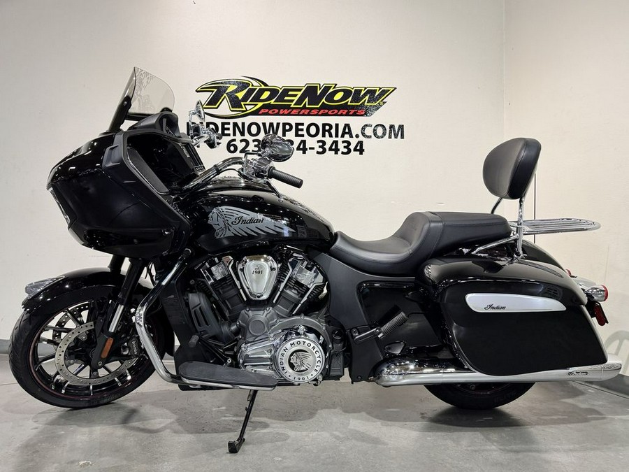 2022 Indian Motorcycle® Challenger® Limited Black Metallic