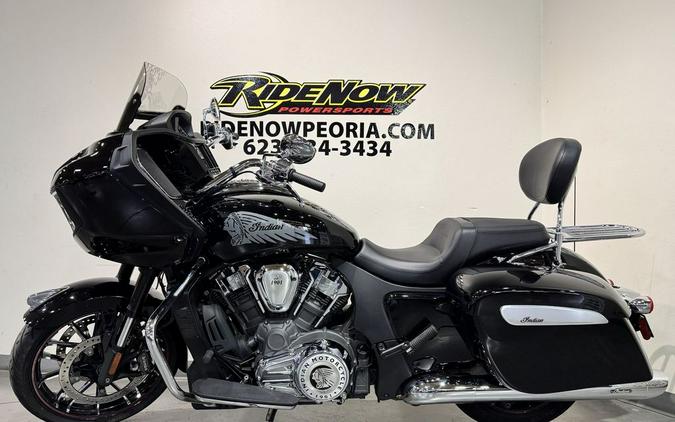 2022 Indian Motorcycle® Challenger® Limited Black Metallic