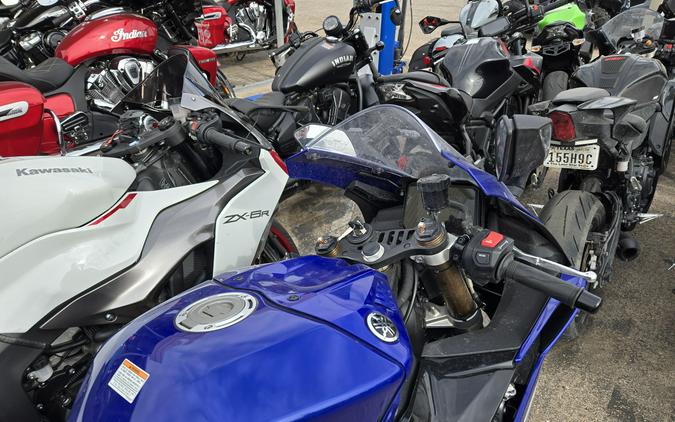2025 YAMAHA YZFR9