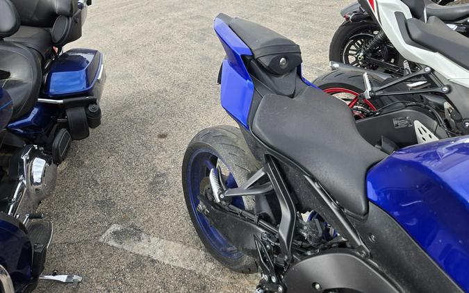 2025 YAMAHA YZFR9