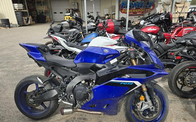 2025 YAMAHA YZFR9