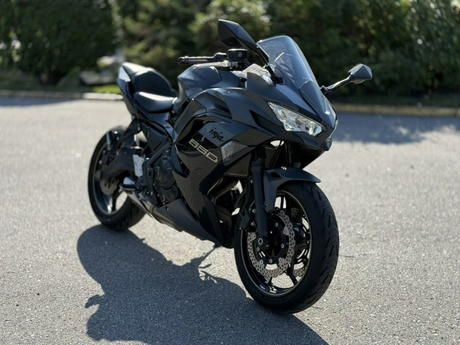 2024 Kawasaki Ninja 650 Metallic Matte Graphenesteel GrayEbony