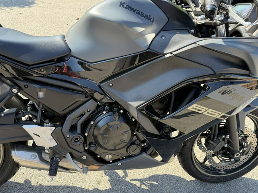 2024 Kawasaki Ninja 650 Metallic Matte Graphenesteel GrayEbony