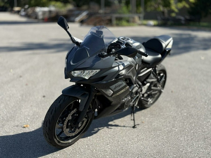 2024 Kawasaki Ninja 650 Metallic Matte Graphenesteel GrayEbony