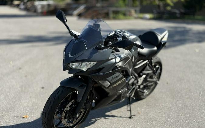 2024 Kawasaki Ninja 650 Metallic Matte Graphenesteel GrayEbony