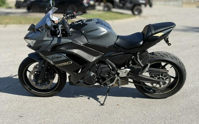 2024 Kawasaki Ninja 650 Metallic Matte Graphenesteel GrayEbony