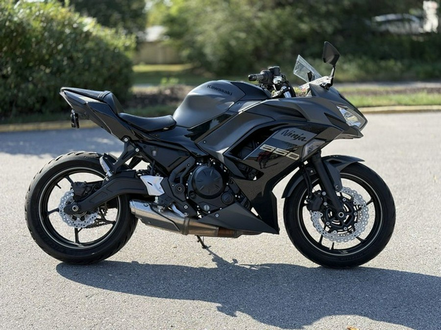 2024 Kawasaki Ninja 650 Metallic Matte Graphenesteel GrayEbony