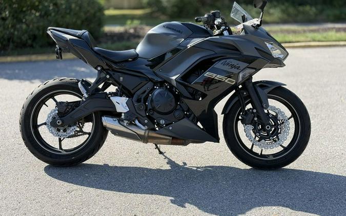 2024 Kawasaki Ninja 650 Metallic Matte Graphenesteel GrayEbony