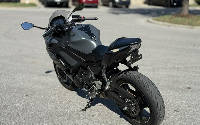 2024 Kawasaki Ninja 650 Metallic Matte Graphenesteel GrayEbony