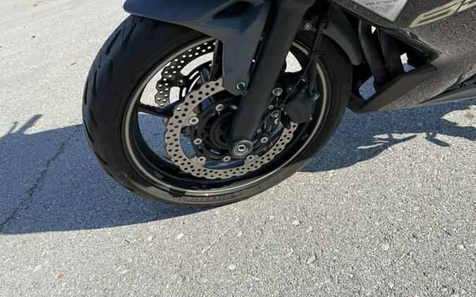 2024 Kawasaki Ninja 650 Metallic Matte Graphenesteel GrayEbony