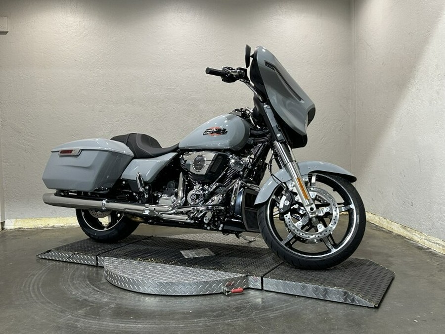 Harley-Davidson Street Glide® 2024 FLHX 84472672 BILLIARD GRAY