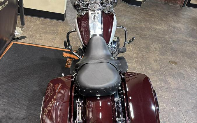 2021 Harley-Davidson® Road King® MIDNT CRIM/ STONE WASH WH P