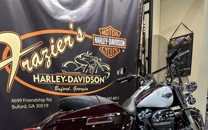 2021 Harley-Davidson® Road King® MIDNT CRIM/ STONE WASH WH P