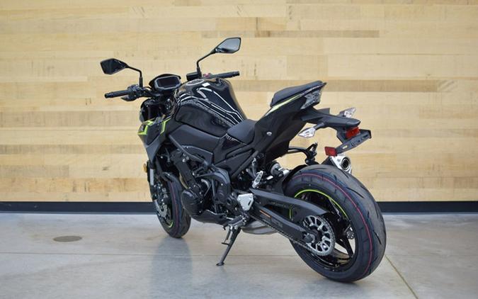 2024 Kawasaki Z900 ABS Metallic Spark Black/Metallic Matte Dark