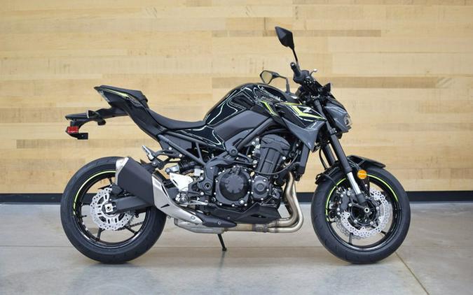 2024 Kawasaki Z900 ABS Metallic Spark Black/Metallic Matte Dark