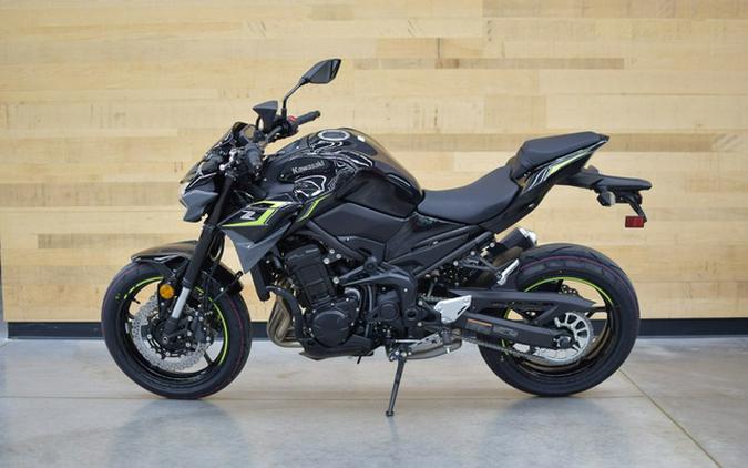 2024 Kawasaki Z900 ABS Metallic Spark Black/Metallic Matte Dark