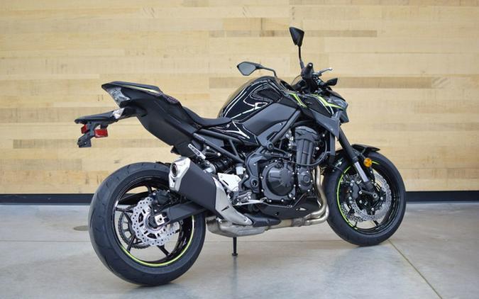 2024 Kawasaki Z900 ABS Metallic Spark Black/Metallic Matte Dark