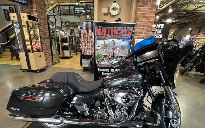 2026 Harley-Davidson® Street Glide® Midnight Ember Chrome Trim