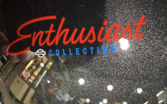 2026 Harley-Davidson® Street Glide® Midnight Ember Chrome Trim