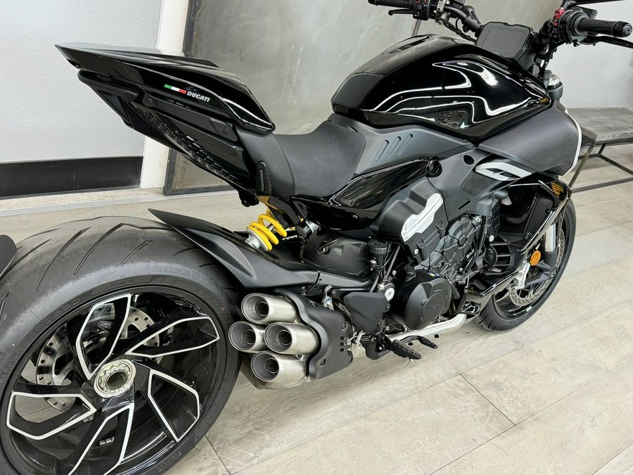 2024 Ducati Diavel V4 Black