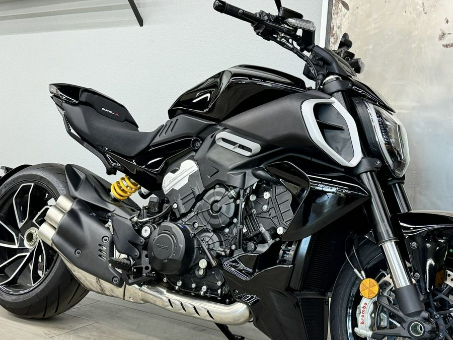 2024 Ducati Diavel V4 Black